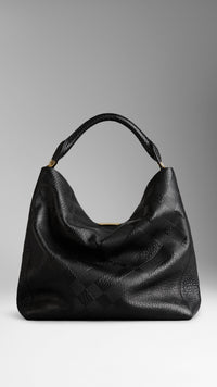 BLACK Sac hobo medium en cuir avec motif check en relief