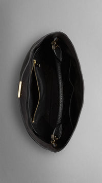 BLACK Sac hobo medium en cuir avec motif check en relief