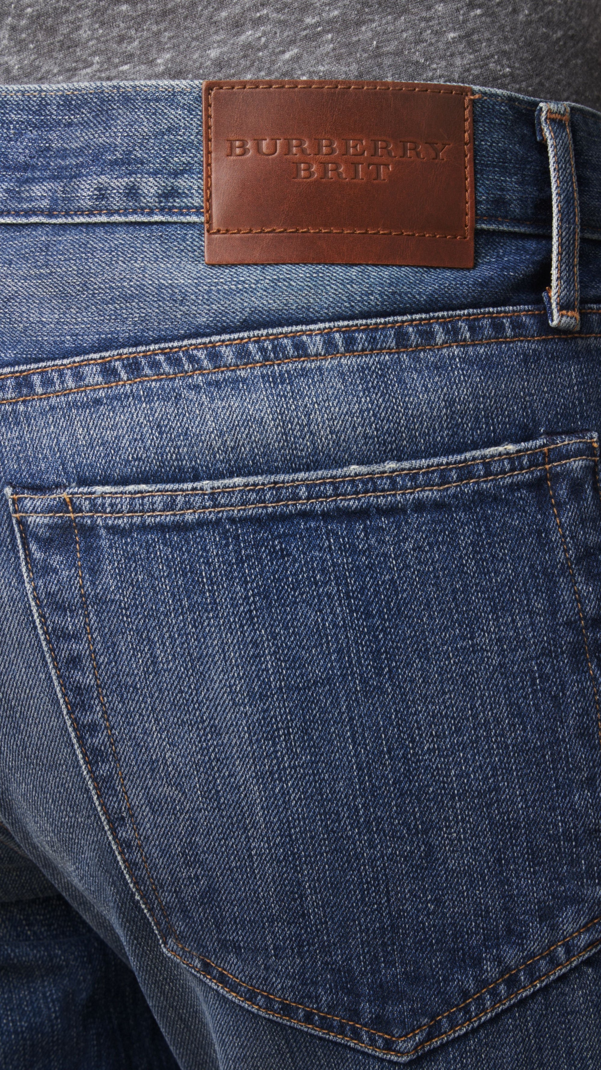 DARK INDIGO Jean de coupe droite lavé à la pierre