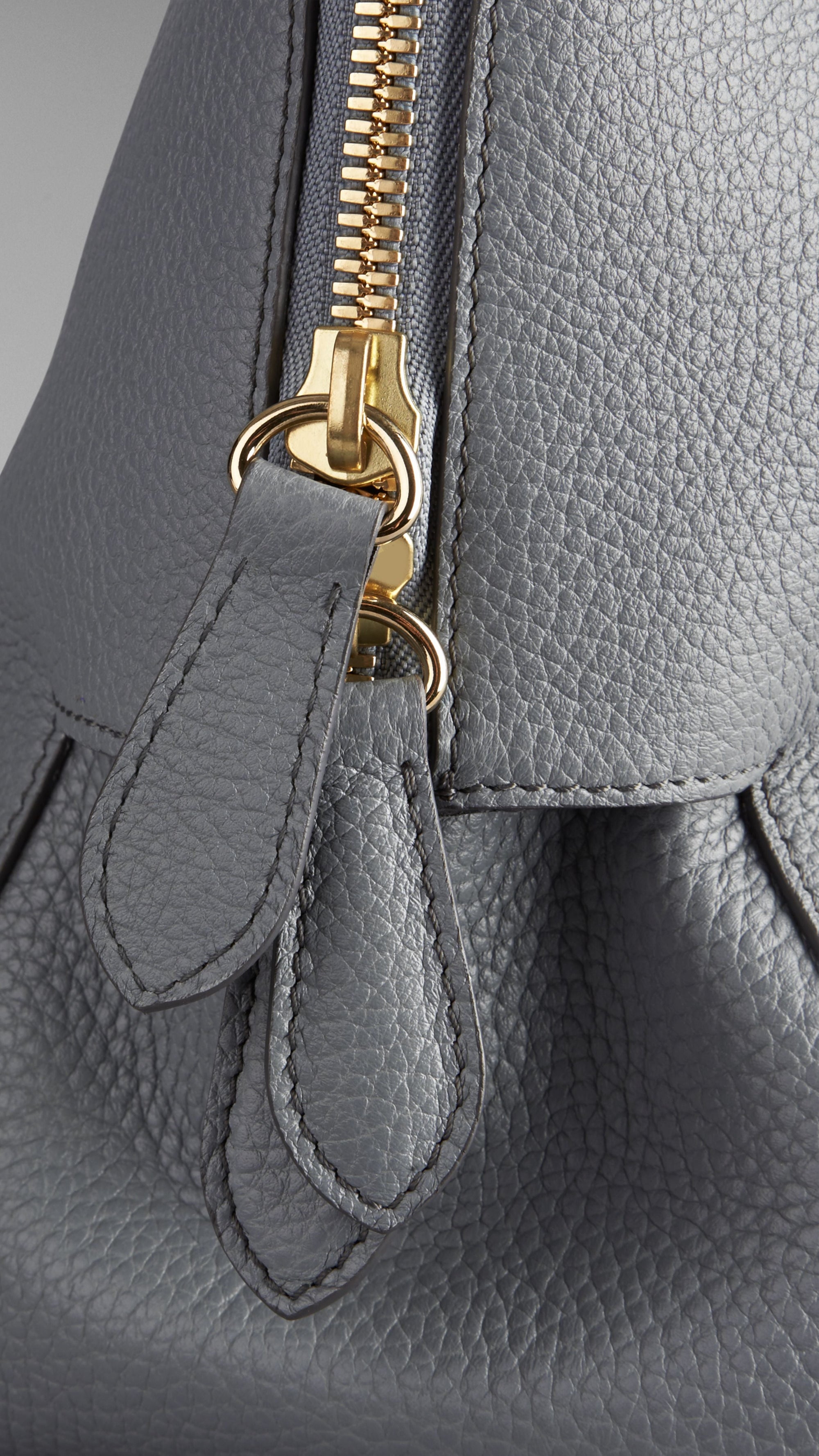 STORM GREY Sac bowling medium en cuir grainé