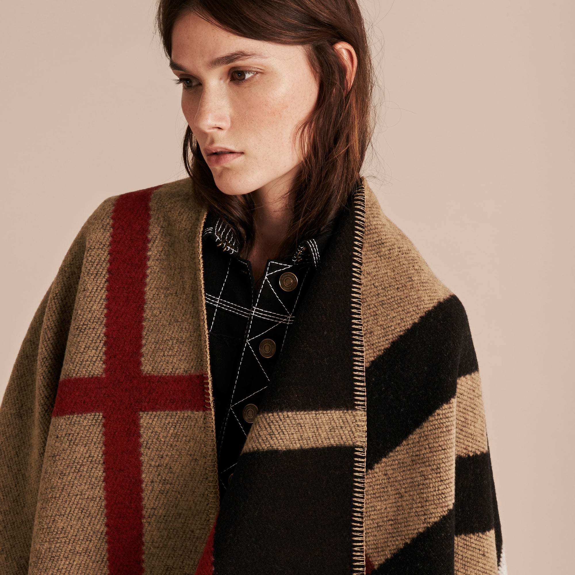 HOUSE CHECK/BLACK Poncho plaid en laine et cachemire à motif check