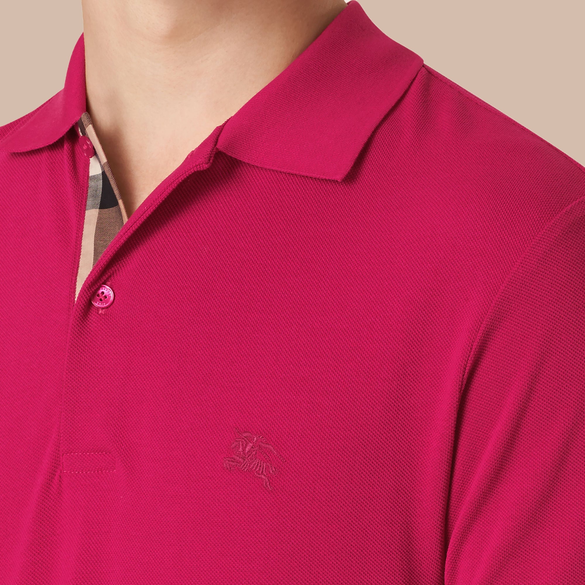 VIBRANT FUCHSIA Polo en piqué de coton avec patte à motif check