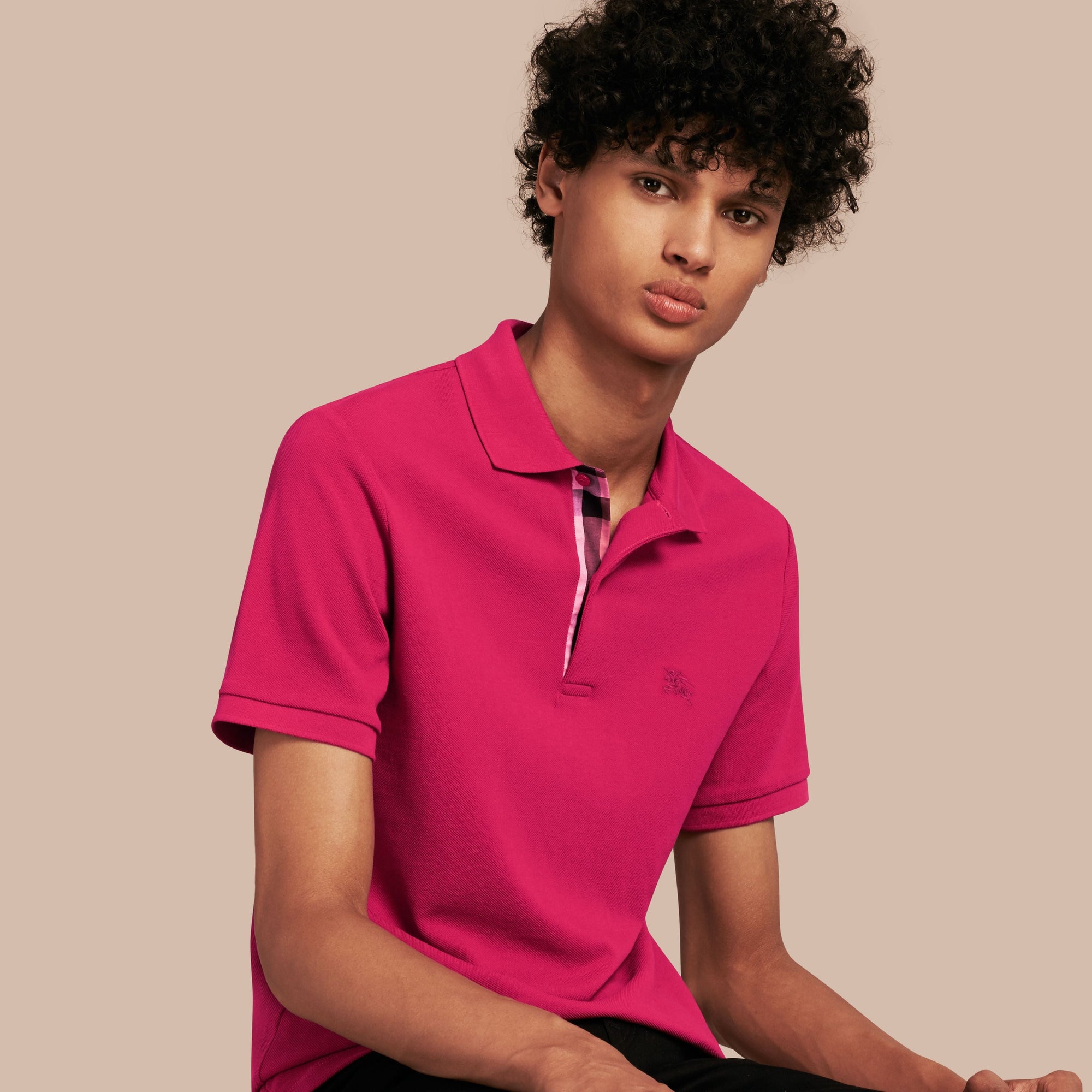 VIBRANT FUCHSIA Polo en piqué de coton avec patte à motif check