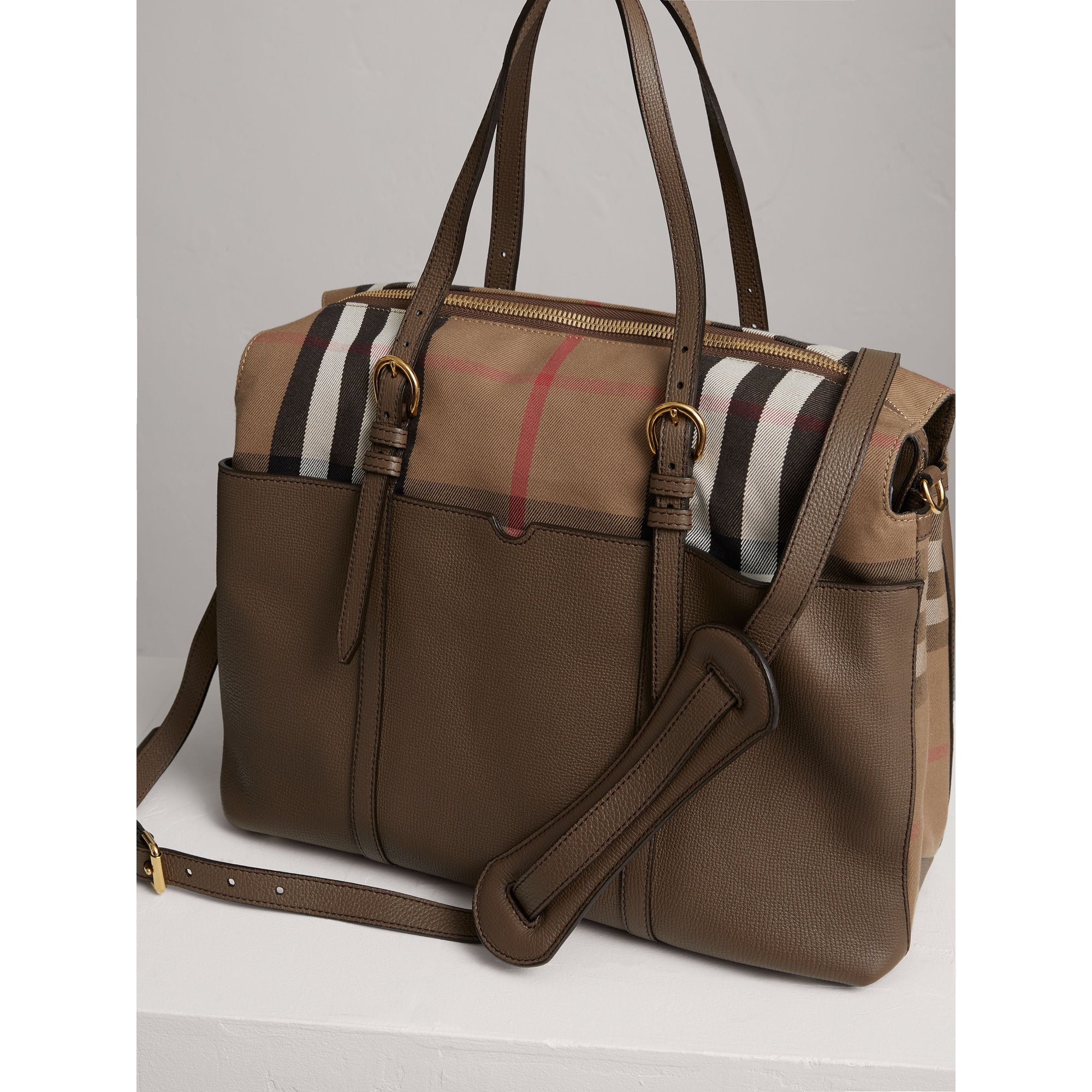 TAUPE GREY Sac à langer à motif House check avec détails en cuir
