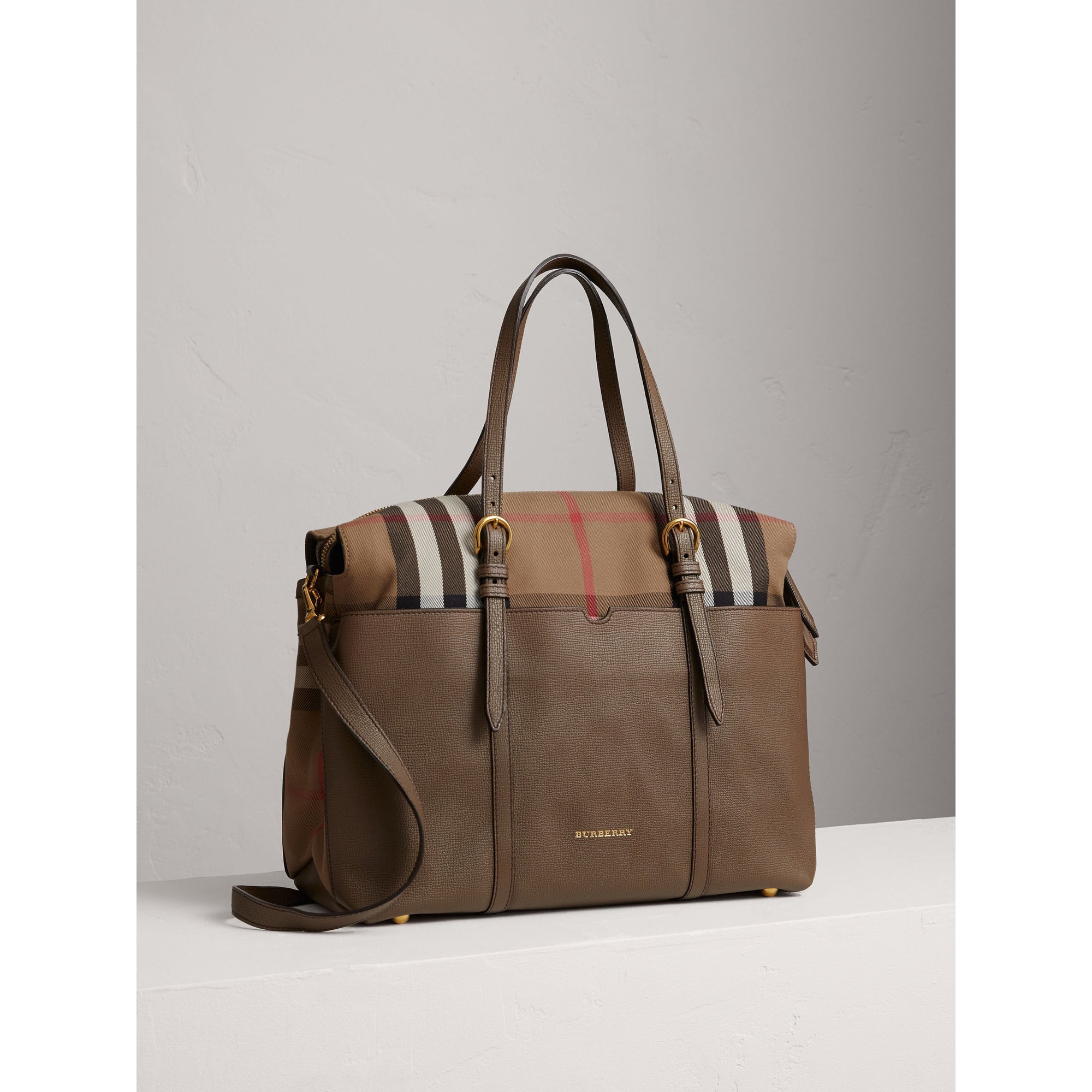 TAUPE GREY Sac à langer à motif House check avec détails en cuir