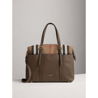 TAUPE GREY Sac à langer à motif House check avec détails en cuir