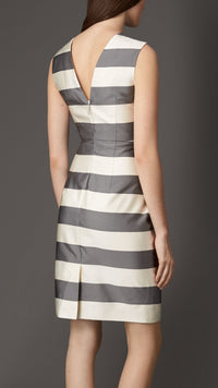 Robe en soie mélangée à rayures - Gris pâle