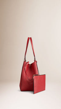 MILITARY RED Petit Sac The Canter en cuir avec motif check en relief