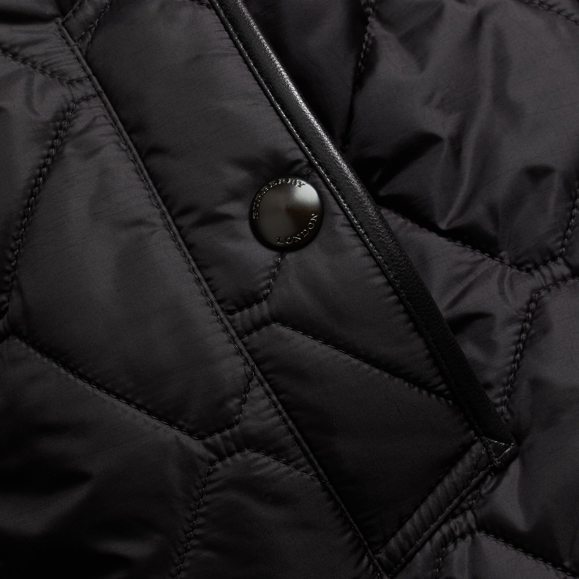 BLACK Veste matelassée à capuche repliable