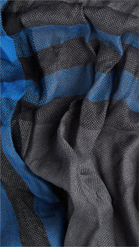 STONE GREY Écharpe à effet froissé en laine mérinos et cachemire à motif check