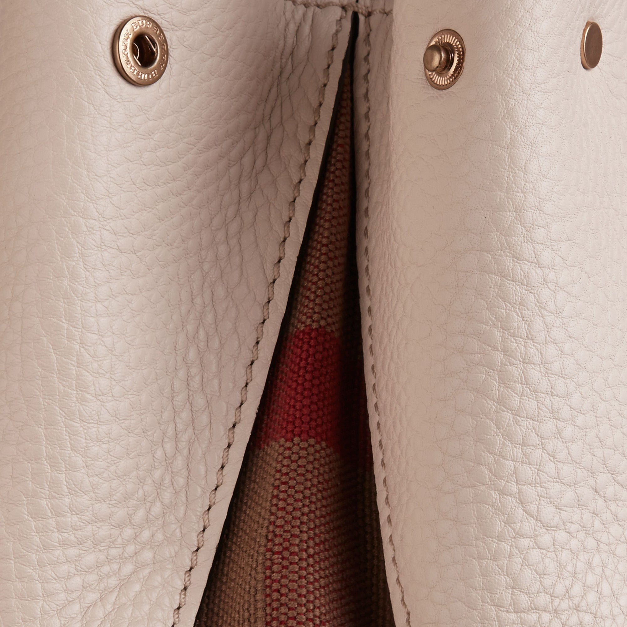 WHITE Sac tote medium en cuir orné de touches check