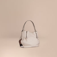 WHITE Sac tote medium en cuir orné de touches check