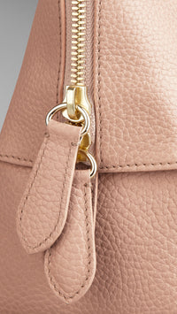 LIGHT NUDE Petit sac bowling en cuir grainé