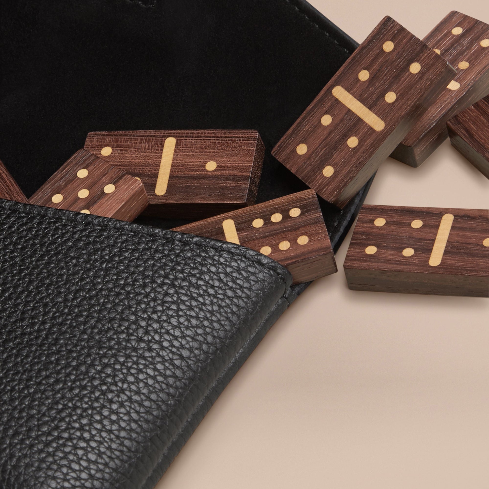 BLACK Jeu de dominos en bois avec étui en cuir grainé