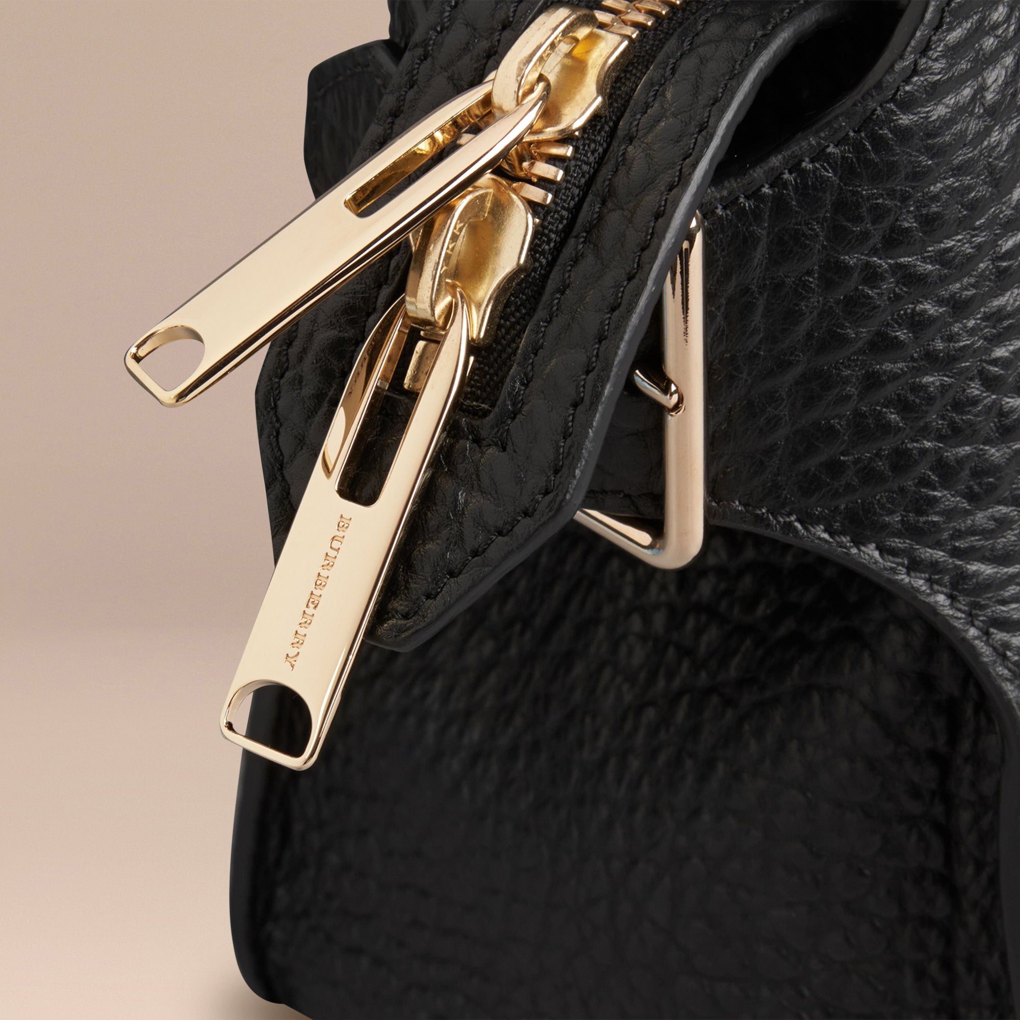 BLACK Sac medium The Clifton en cuir grainé emblématique