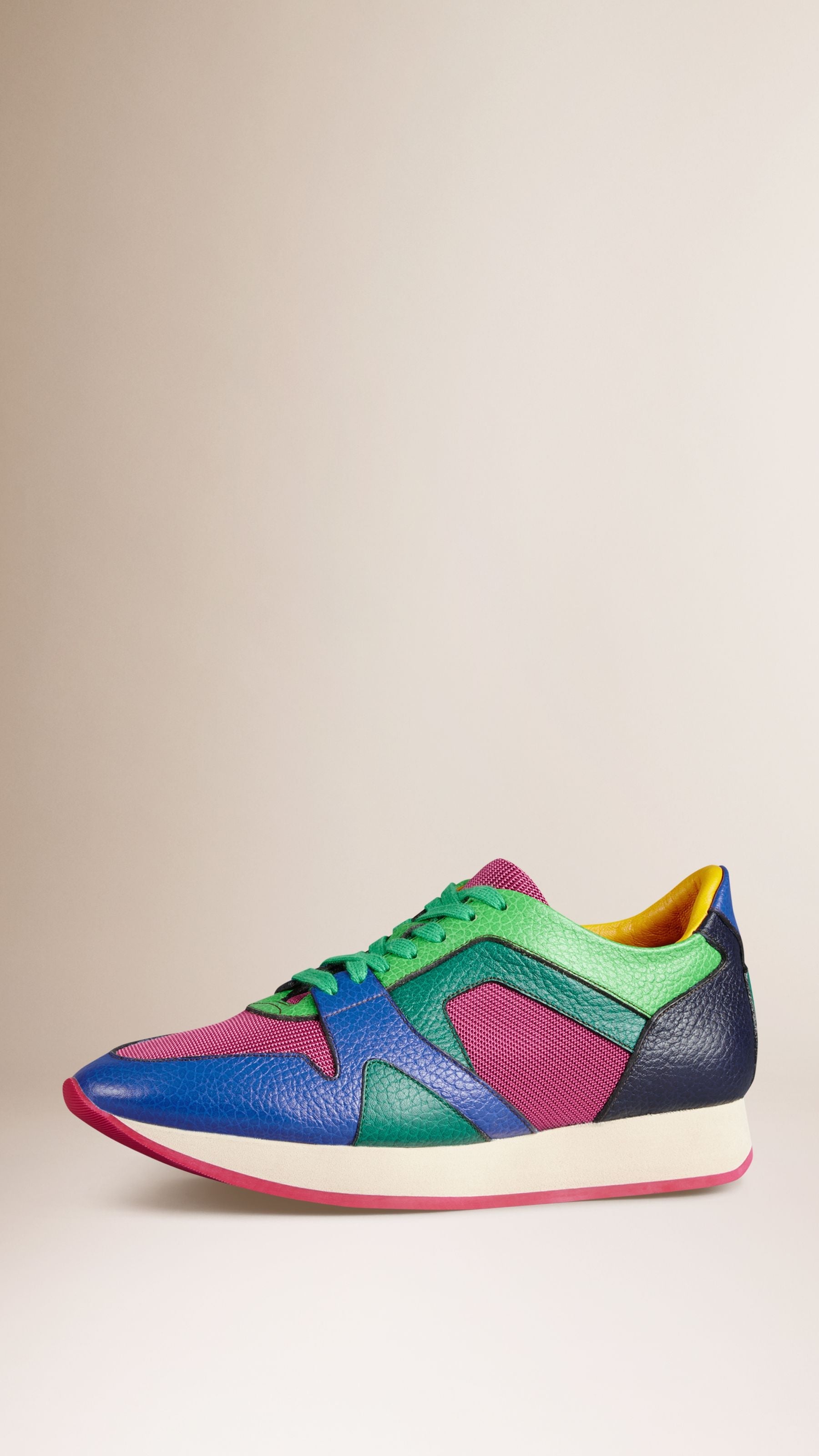 BRT RGY BLUE/PINK Tennis Field Sneaker color-block en cuir avec empiècements filet