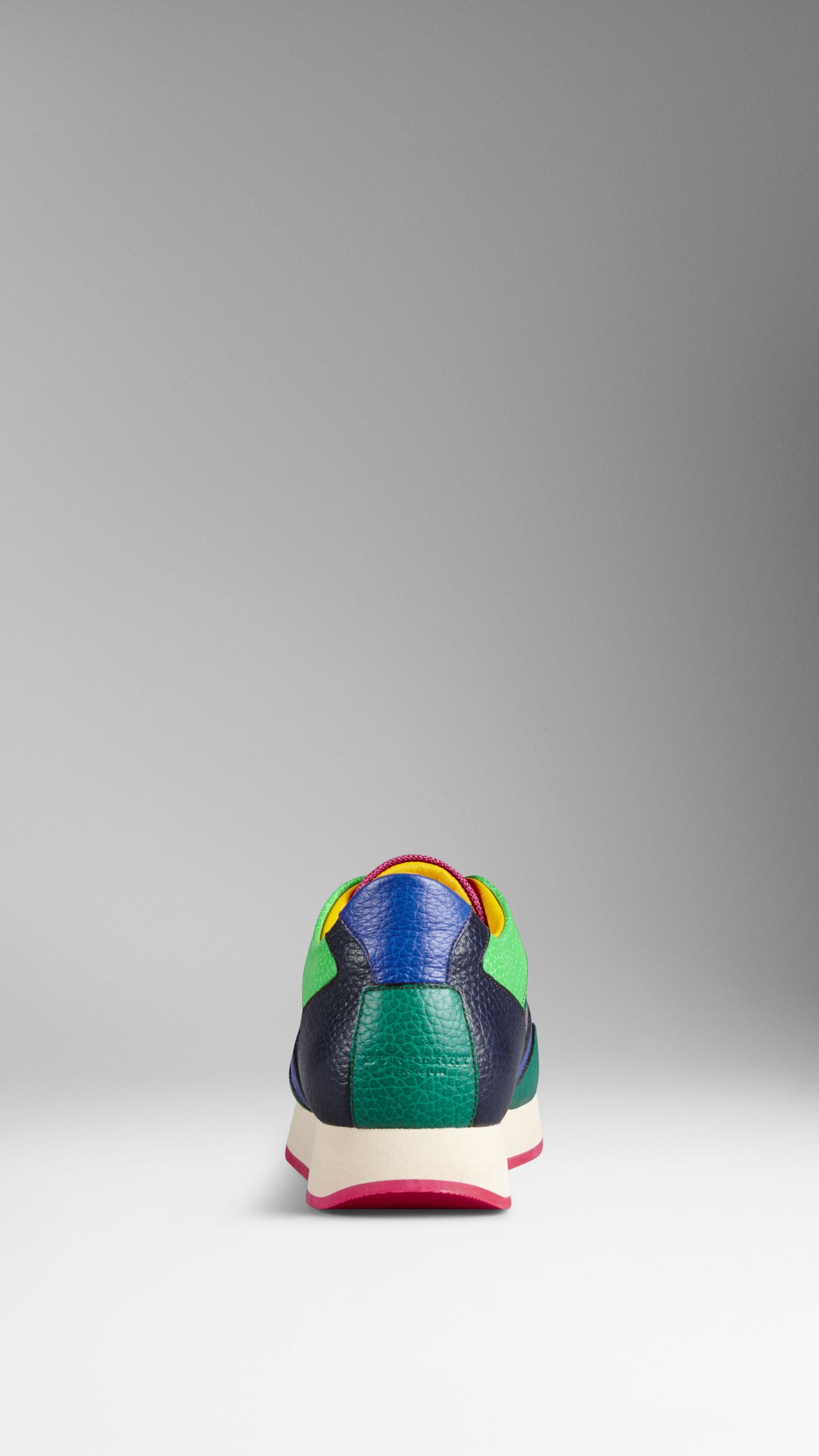 BRT RGY BLUE/PINK Tennis Field Sneaker color-block en cuir avec empiècements filet