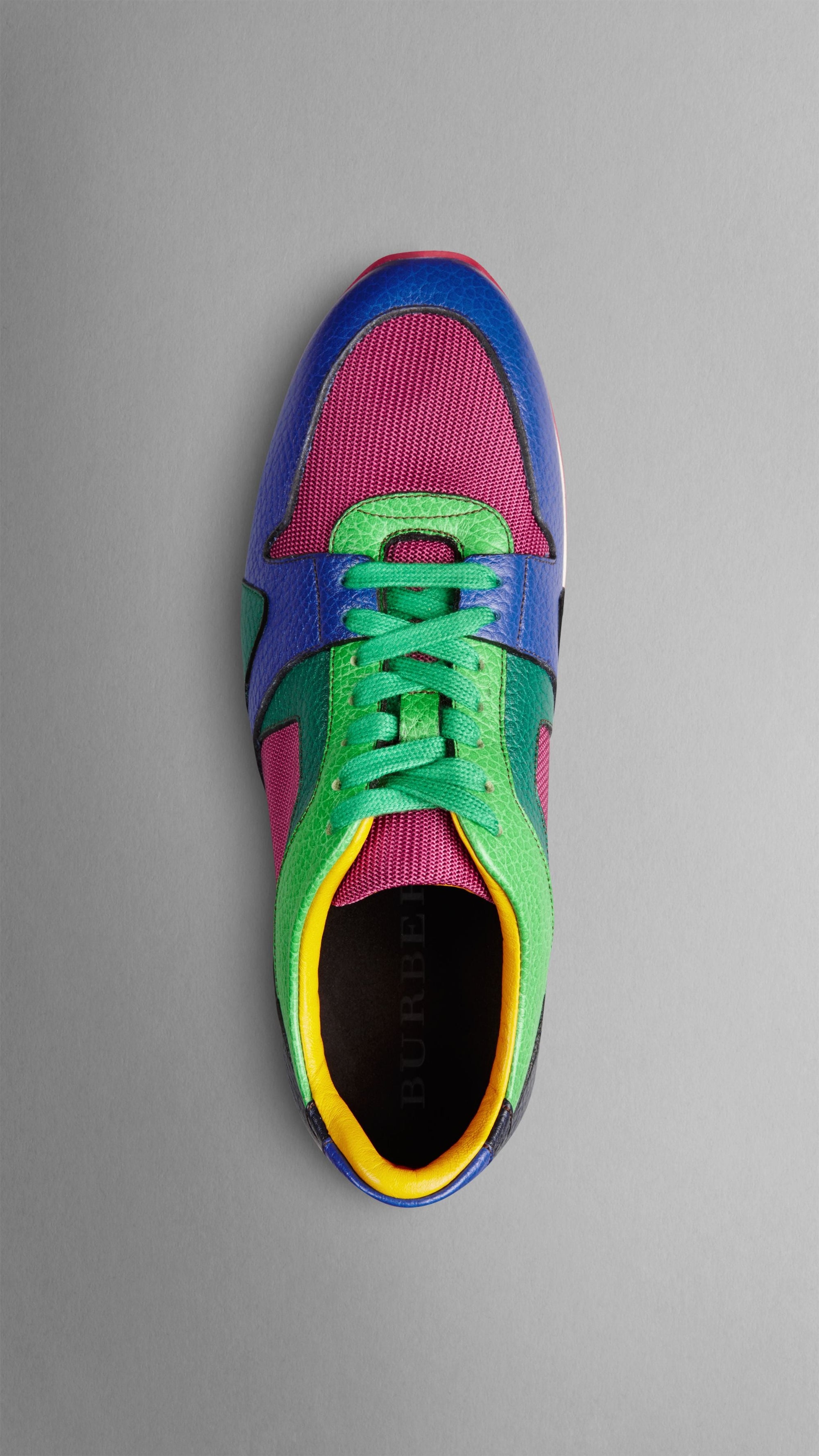 BRT RGY BLUE/PINK Tennis Field Sneaker color-block en cuir avec empiècements filet