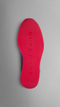 BRT RGY BLUE/PINK Tennis Field Sneaker color-block en cuir avec empiècements filet