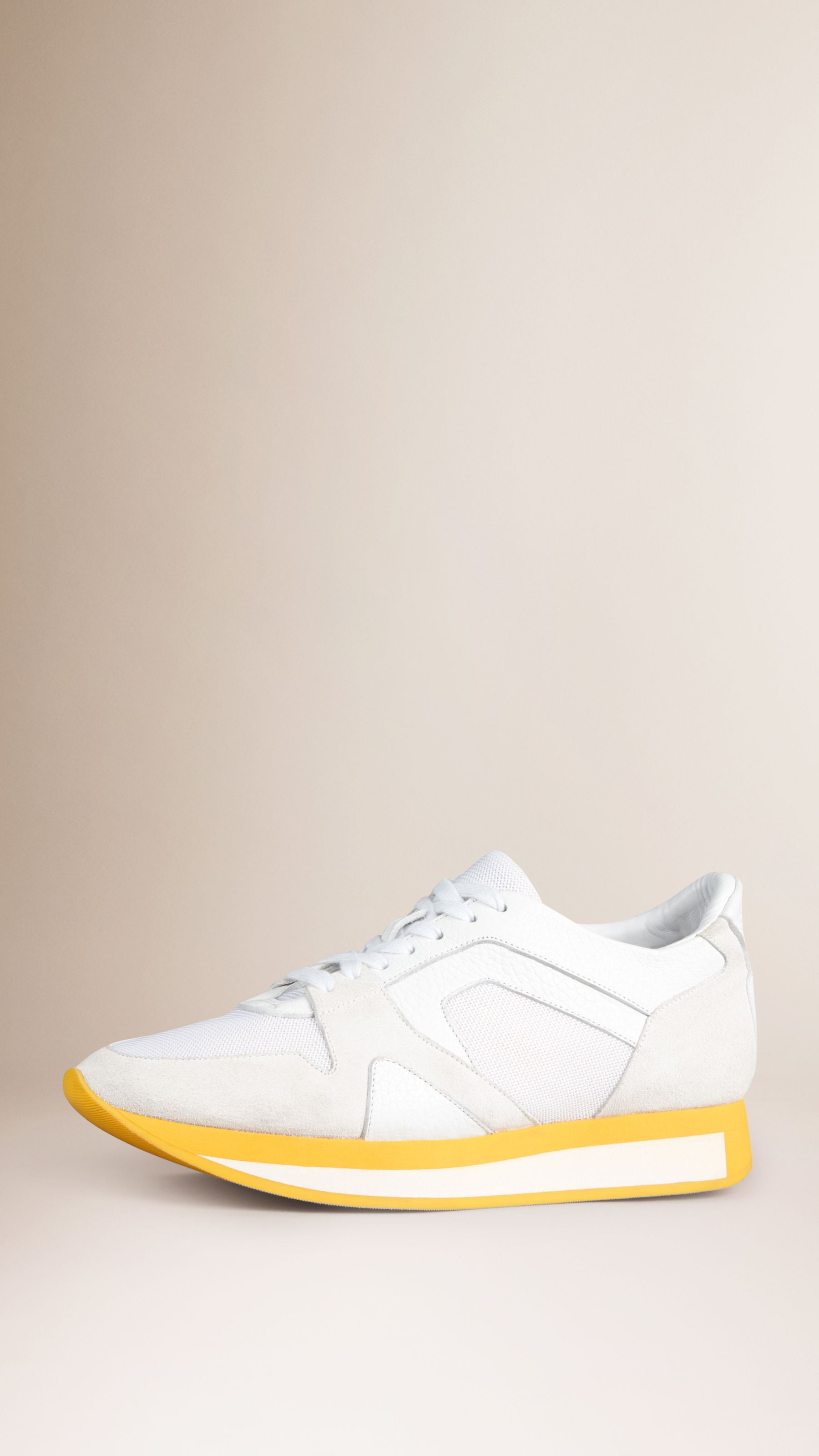 WHITE/DAFFODI YELLOW Tennis Field Sneaker en cuir velours et cuir