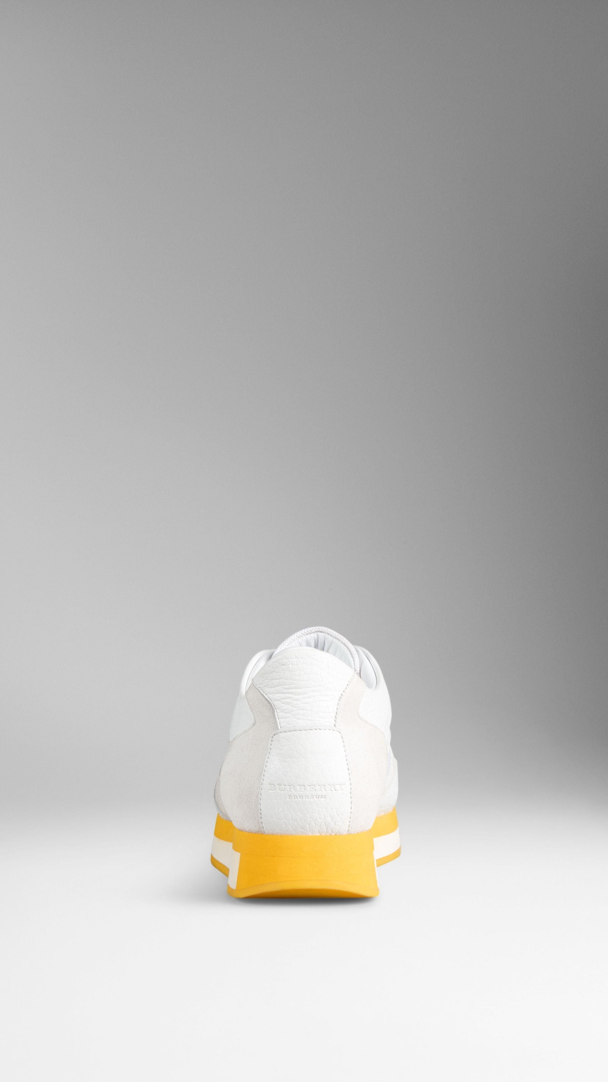 WHITE/DAFFODI YELLOW Tennis Field Sneaker en cuir velours et cuir