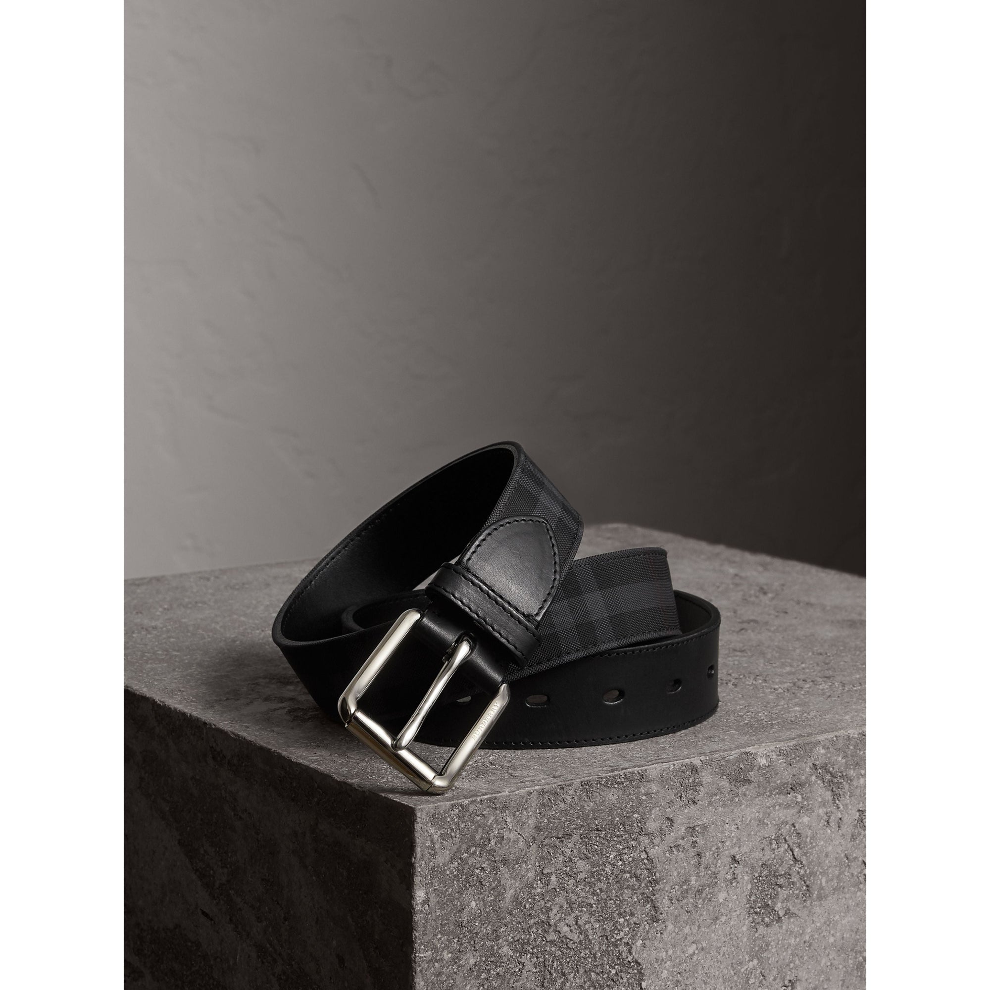 CHARCOAL/BLACK Ceinture à motif Horseferry check avec éléments en cuir