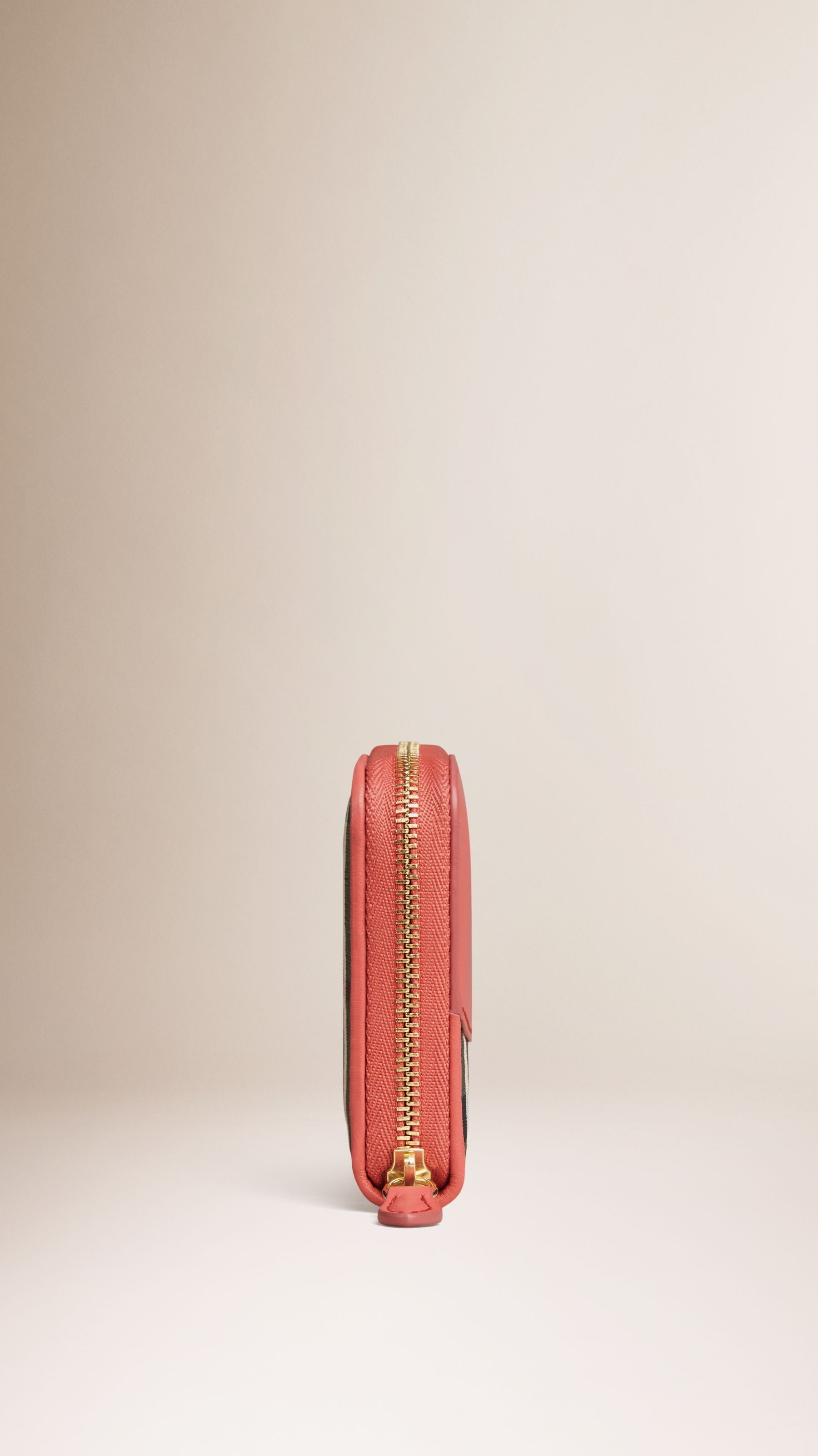 CORAL PINK Petit portefeuille zippé en tissu Horseferry check et cuir