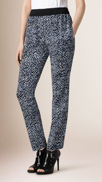 NAVY Pantalon de soie avec imprimé abstrait