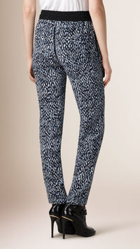 NAVY Pantalon de soie avec imprimé abstrait