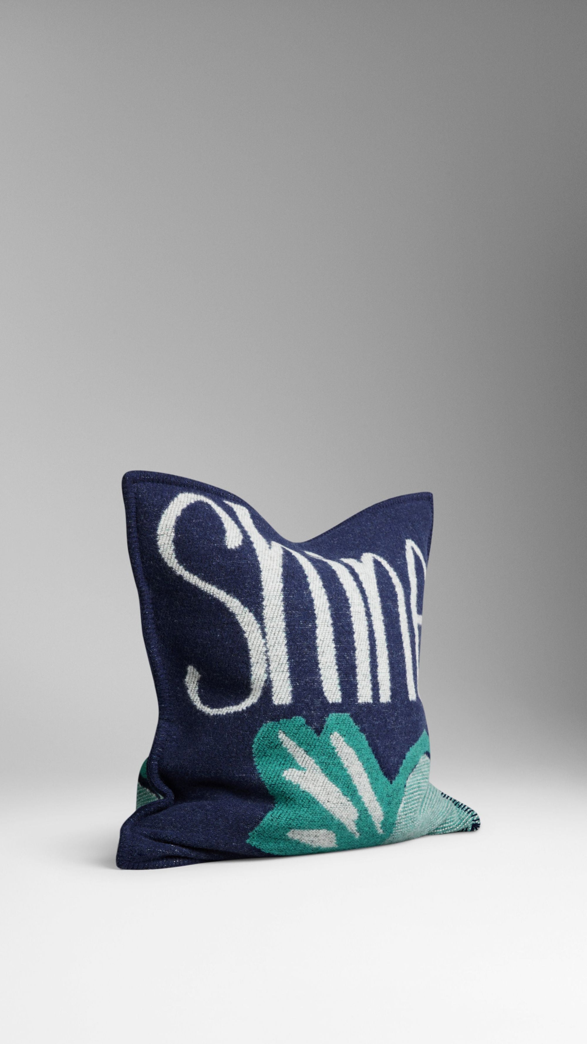 BRIGHT NAVY PRINT Housse de coussin en laine et cachemire à motif couverture de livre