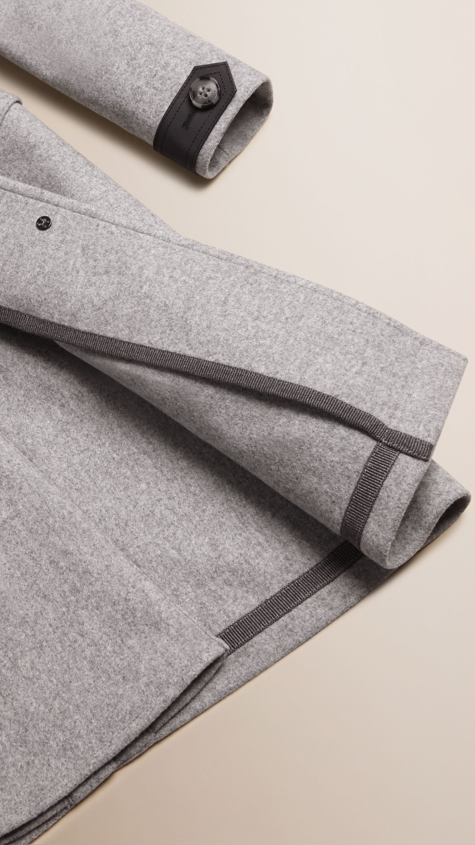 PALE GREY MELANGE Manteau en cachemire et laine Melton avec éléments en cuir