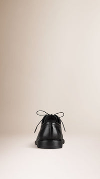 BLACK Chaussures Richelieu en cuir avec embout