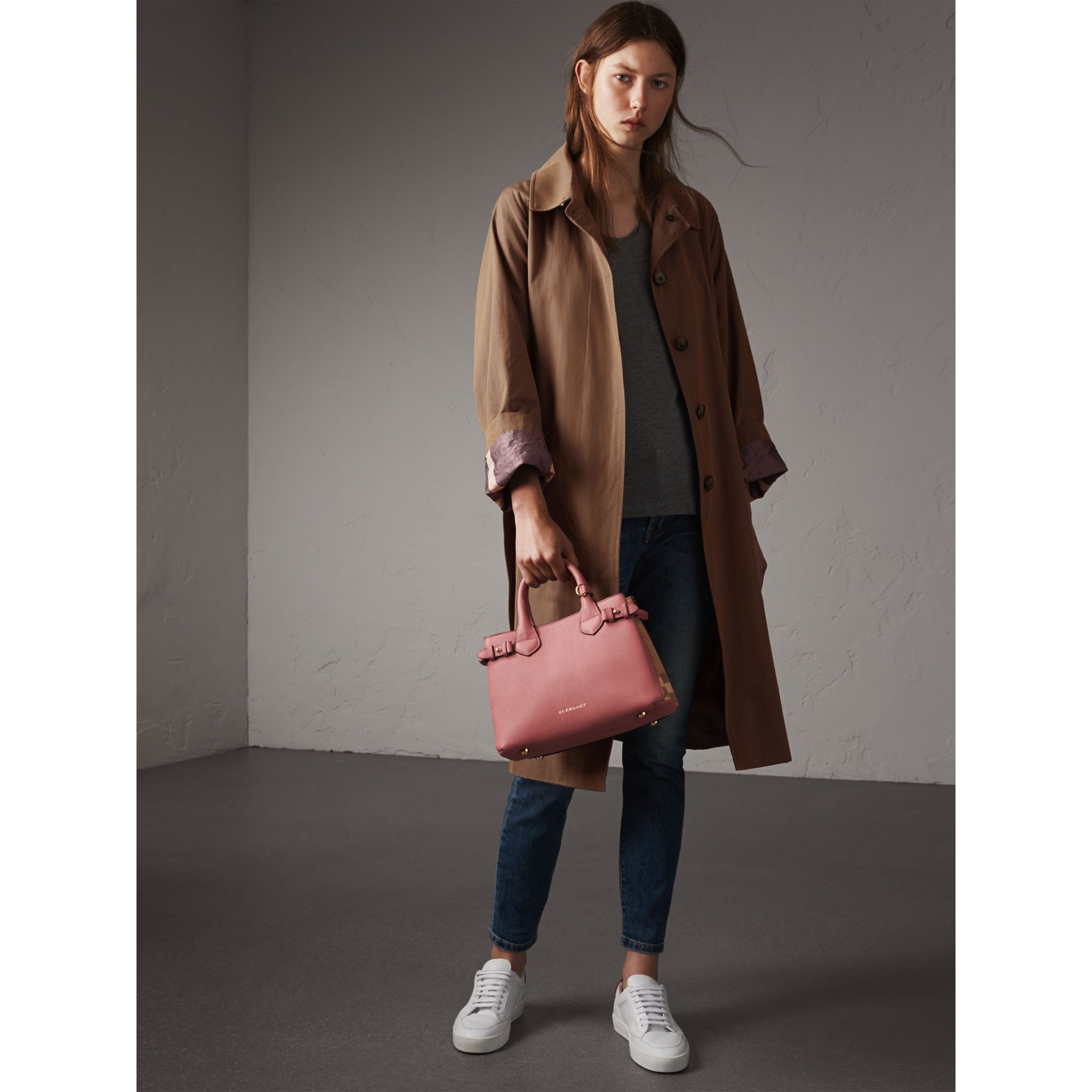 MAUVE PINK Petit sac The Banner en cuir et coton House check