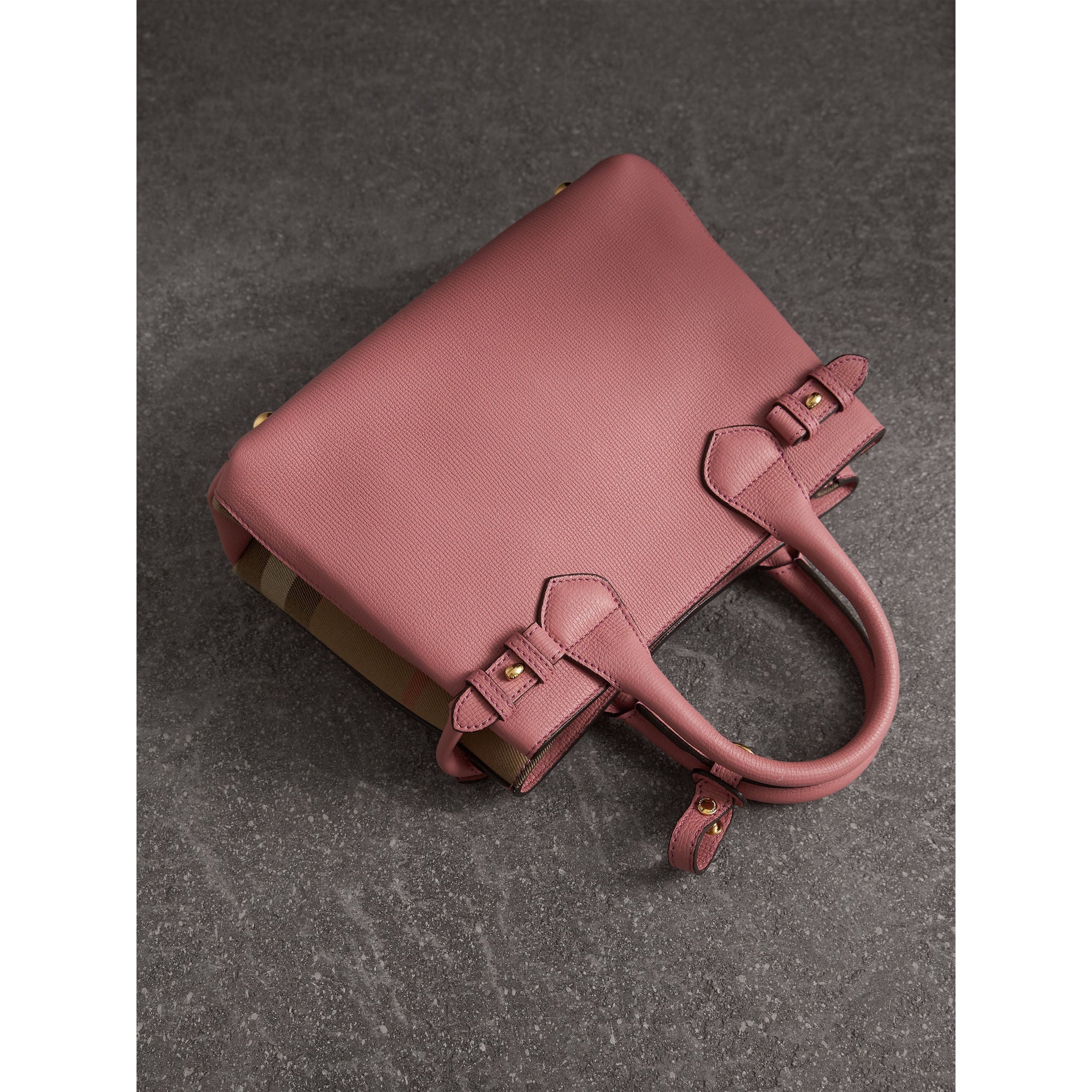 MAUVE PINK Petit sac The Banner en cuir et coton House check