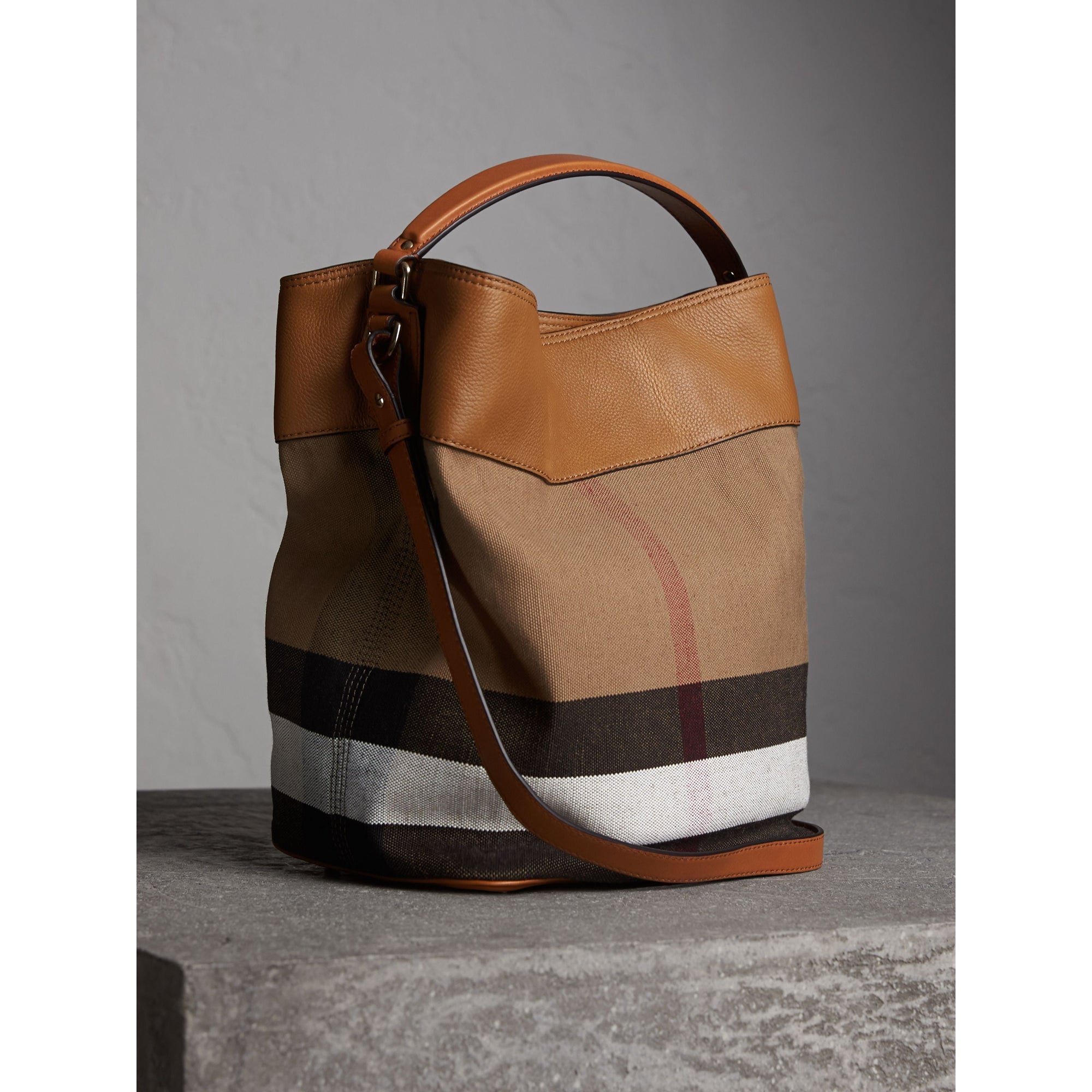 SADDLE BROWN Sac The Ashby moyen à motif Canvas check avec cuir