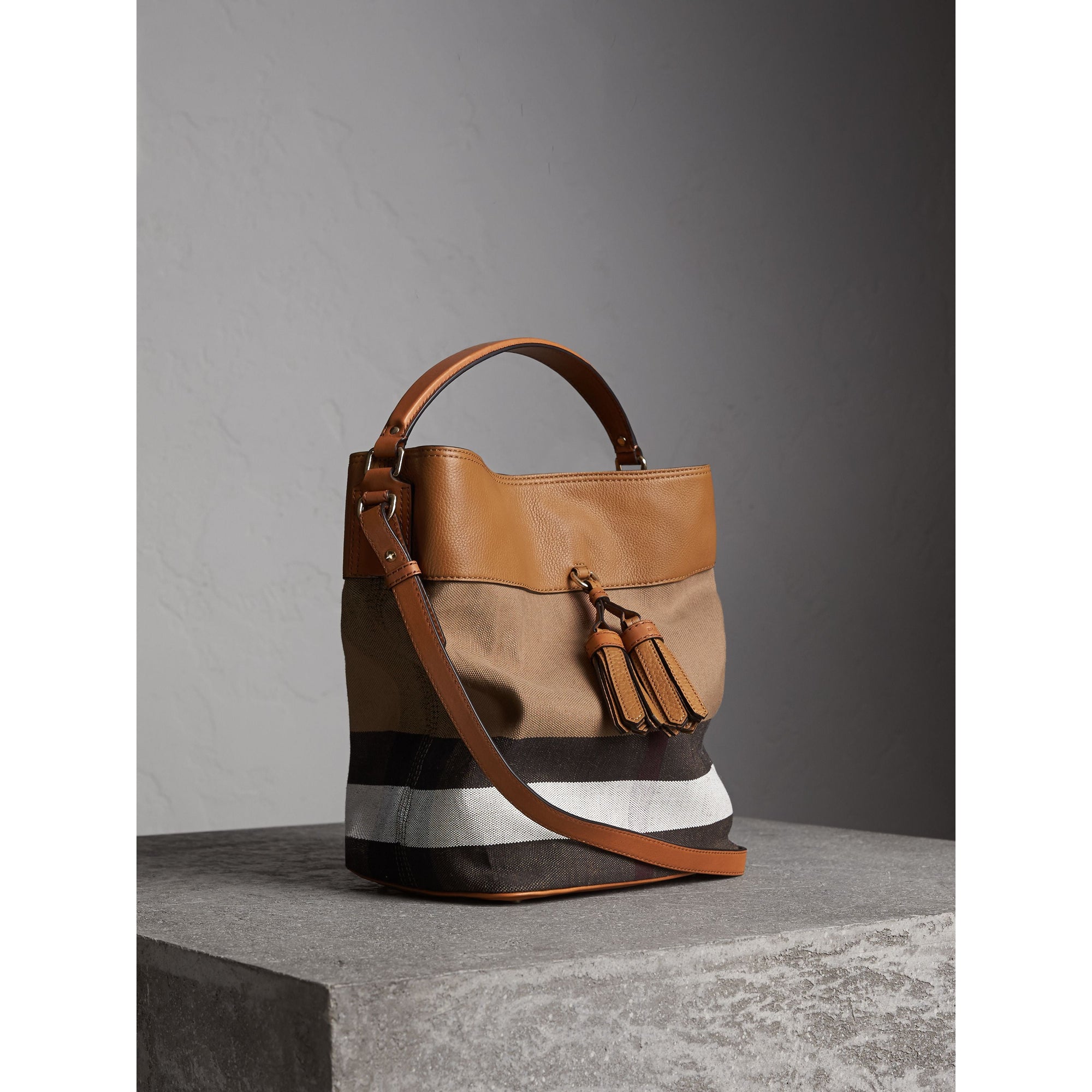 SADDLE BROWN Sac The Ashby moyen à motif Canvas check avec cuir