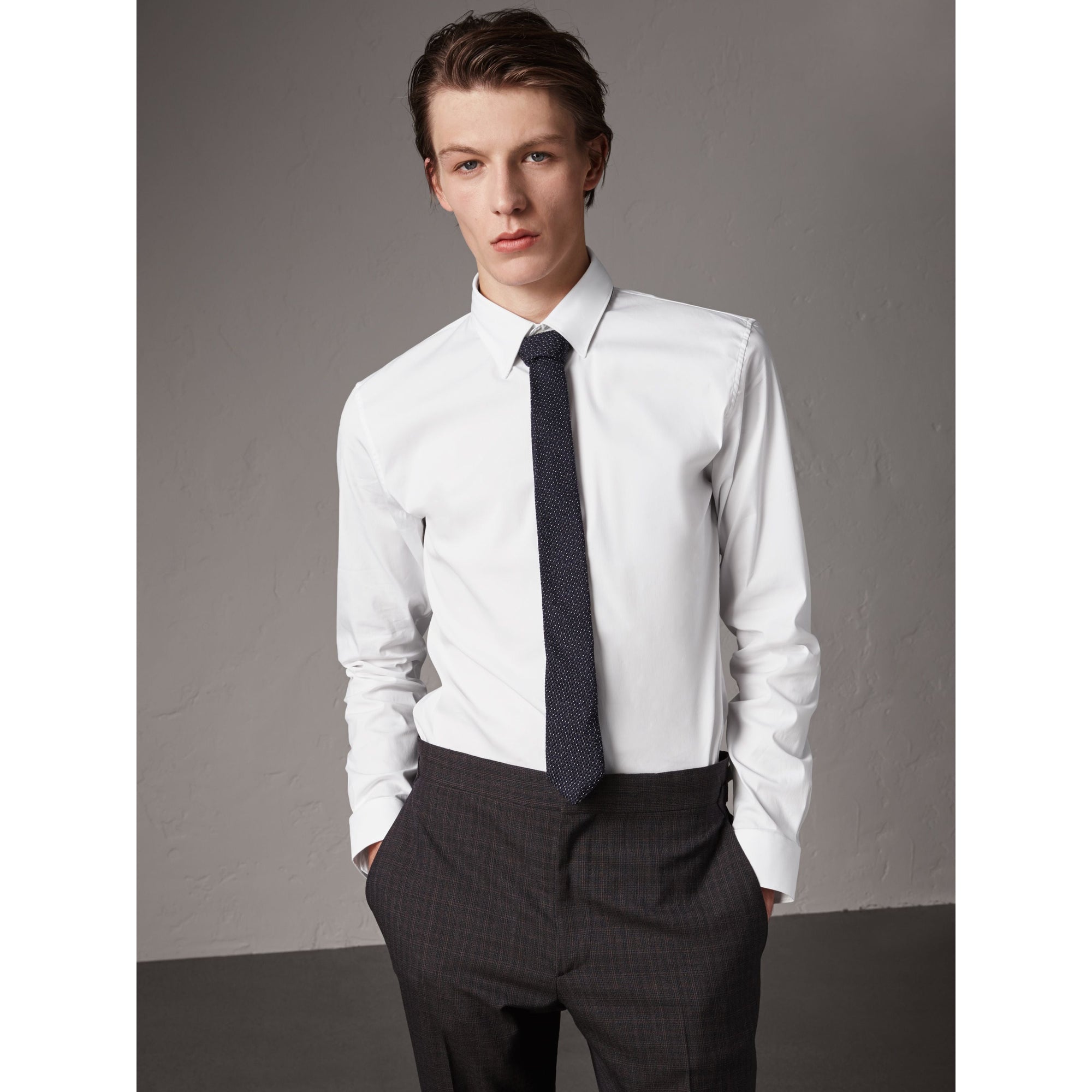 WHITE Chemise ajustée en coton extensible