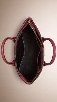 PEONY ROSE Sac tote medium en cuir à motif check en relief