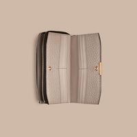 PALE GREY Portefeuille zippé en cuir grené emblématique