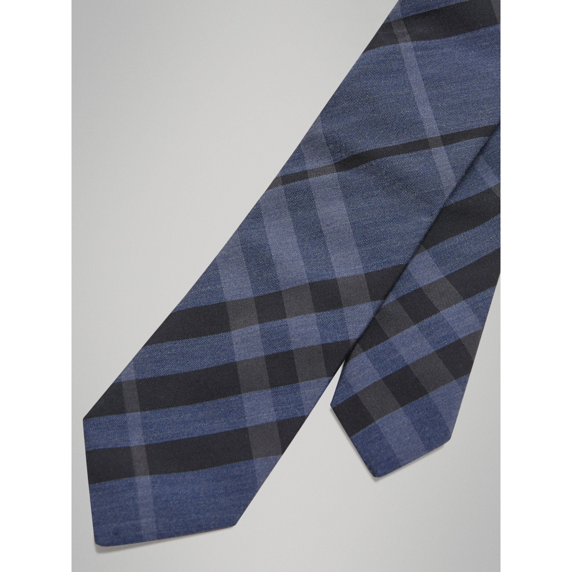 DARK MINERAL BLUE Cravate moderne en soie et coton à motif check