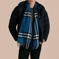 Écharpe en cachemire à motif check classique - Bleu nautique