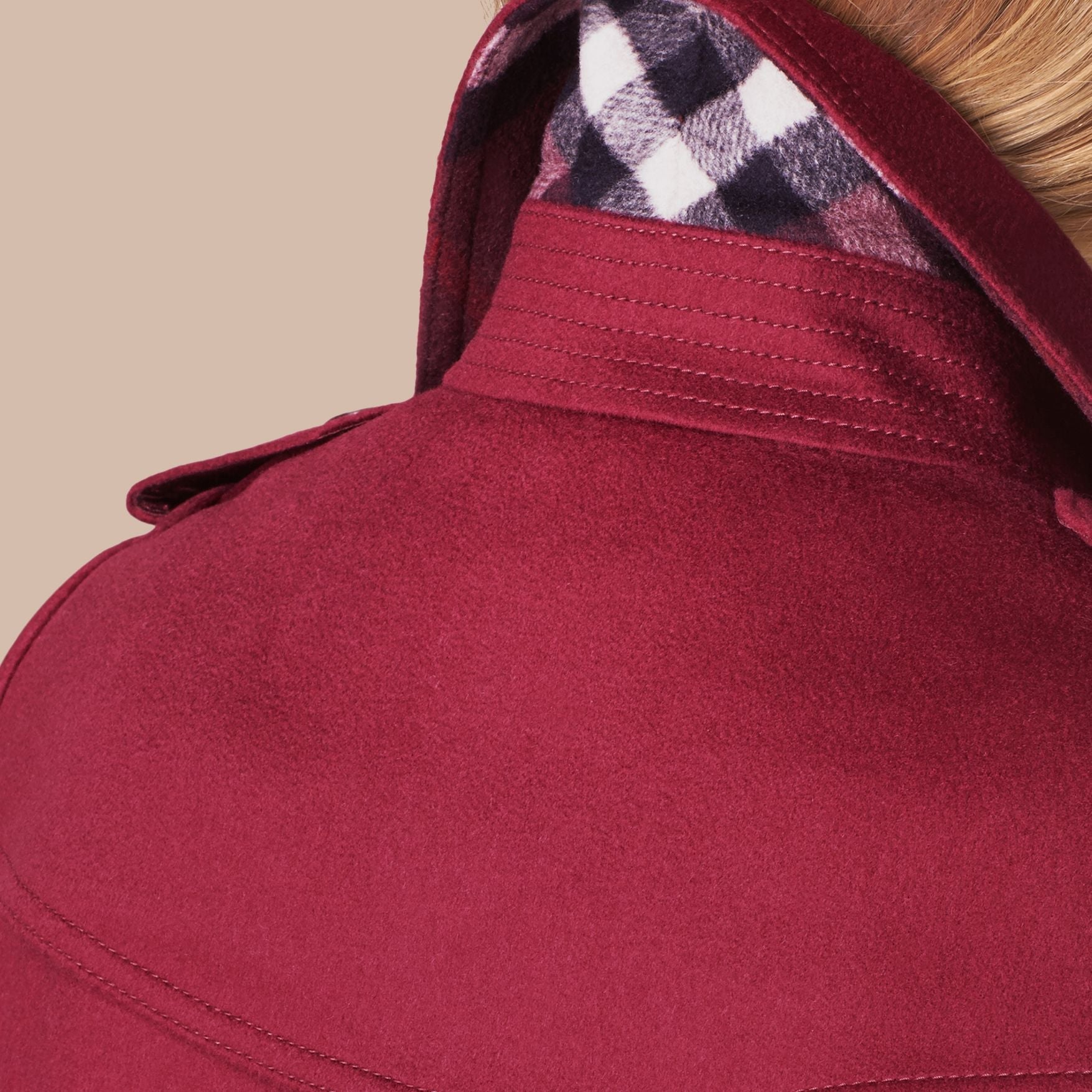 CHERRY PINK Trench-coat en cachemire de coupe Sandringham