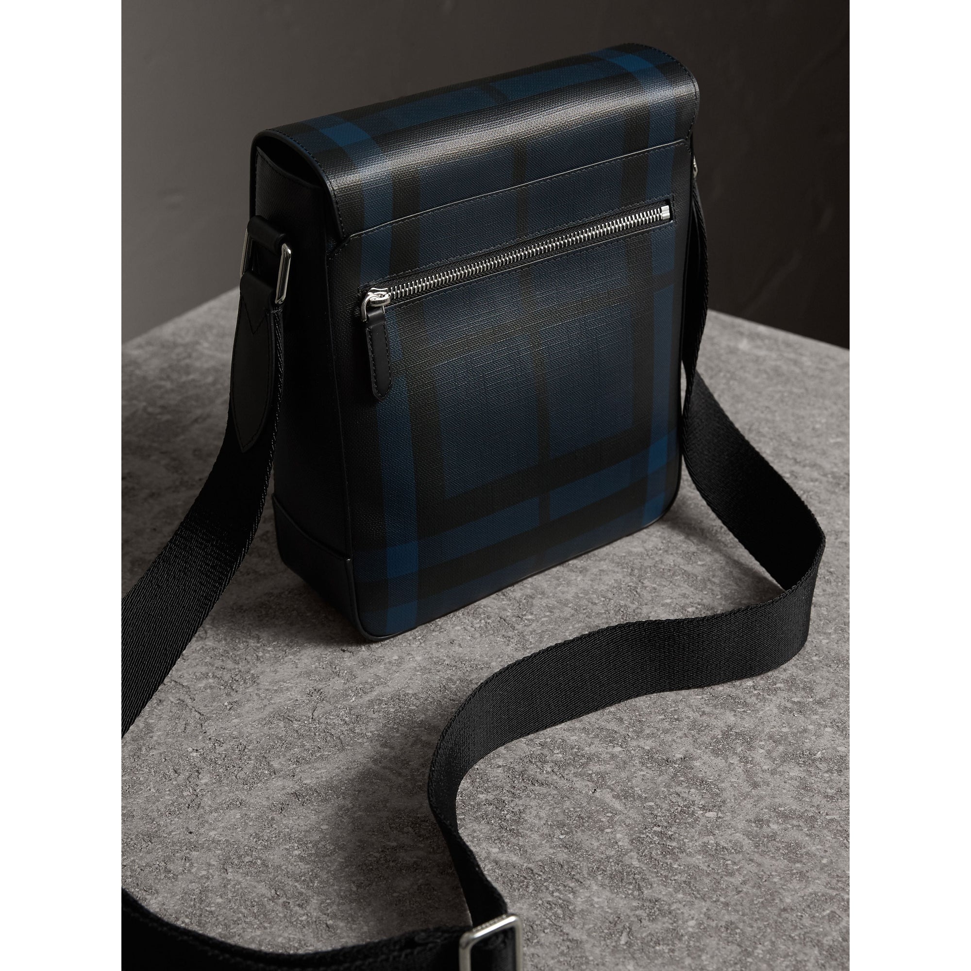 NAVY/BLACK Sac à bandoulière à motif Smoked check
