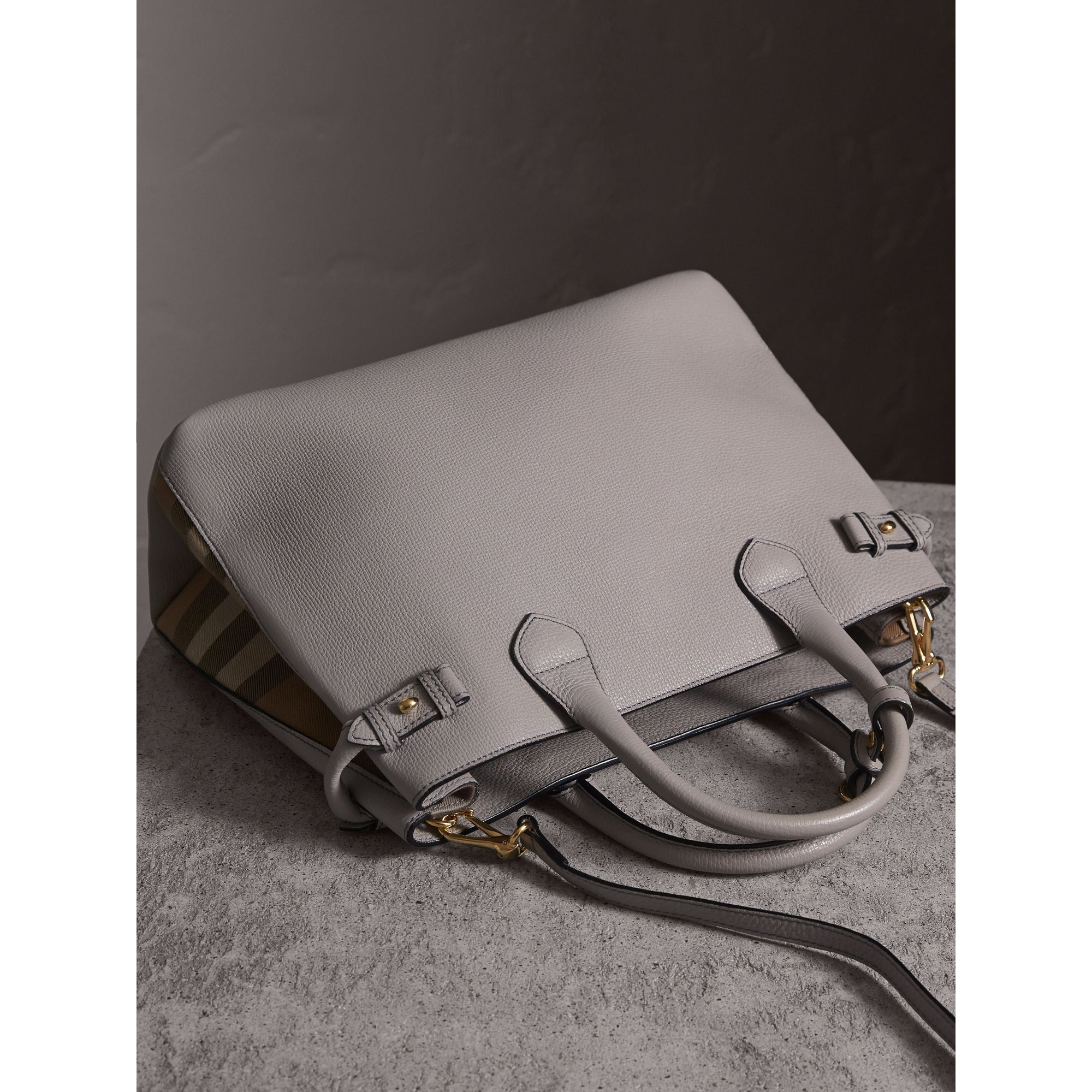 LIGHT GREY MELANGE Sac The Banner medium en cuir et coton House check