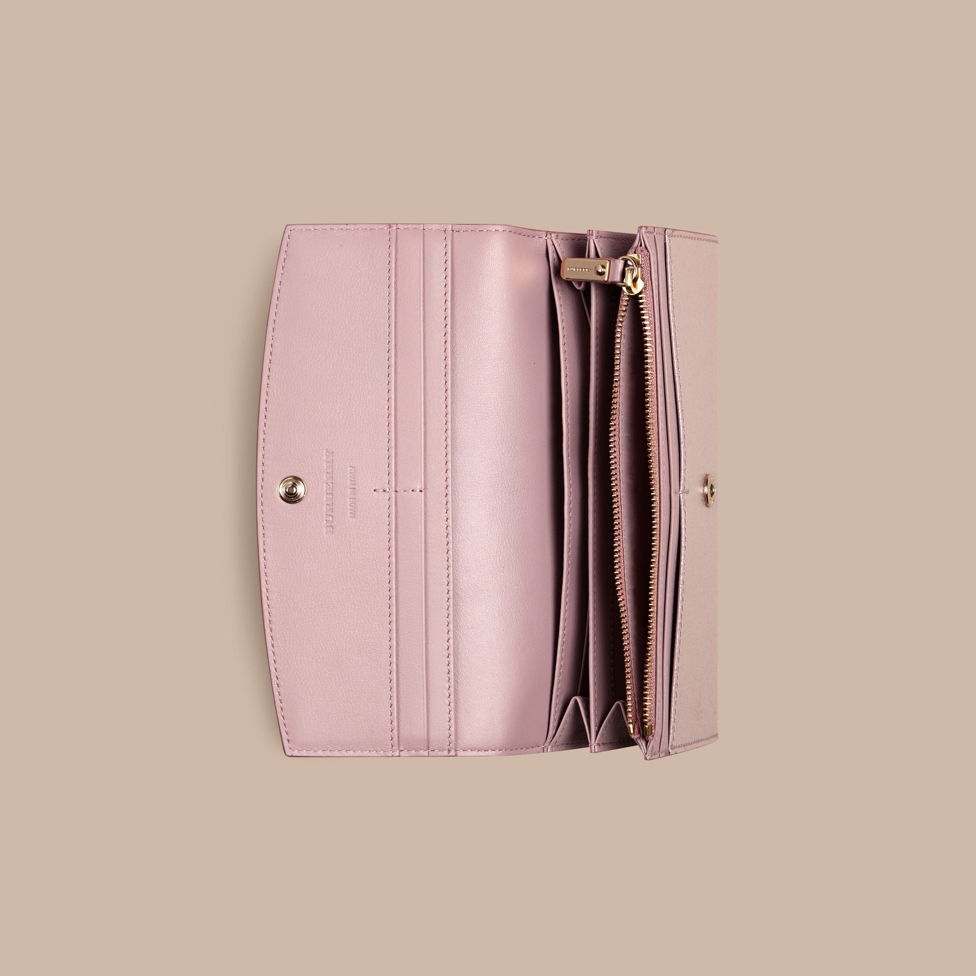 PALE ORCHID Portefeuille continental en cuir London verni à paillettes
