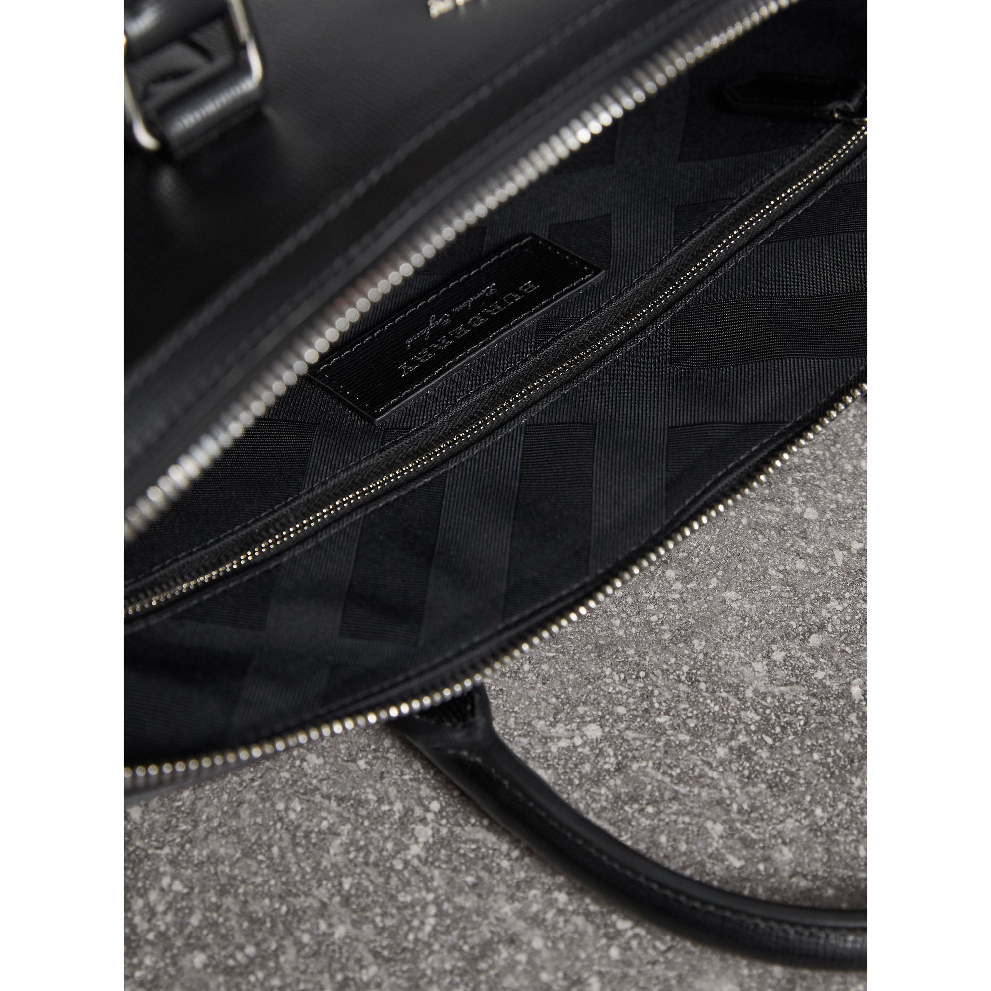 BLACK Sac The Barrow fin en cuir London