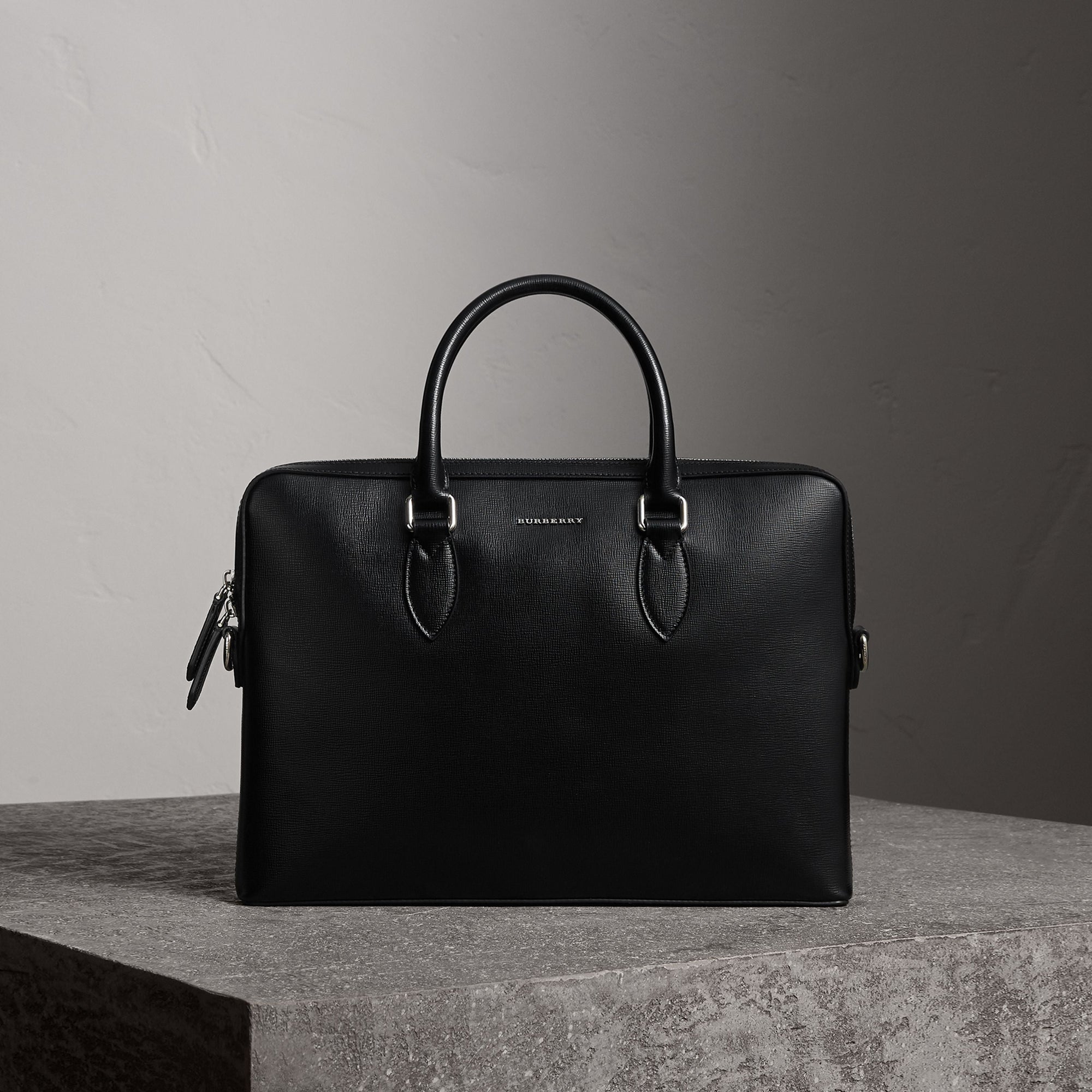 BLACK Sac The Barrow fin en cuir London