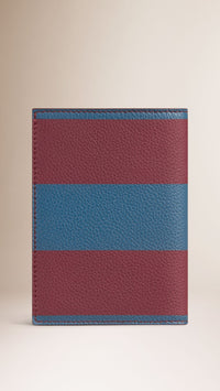 DK PLUM/NICKEL BLUE Étui pour passeport en cuir grené à grande rayure
