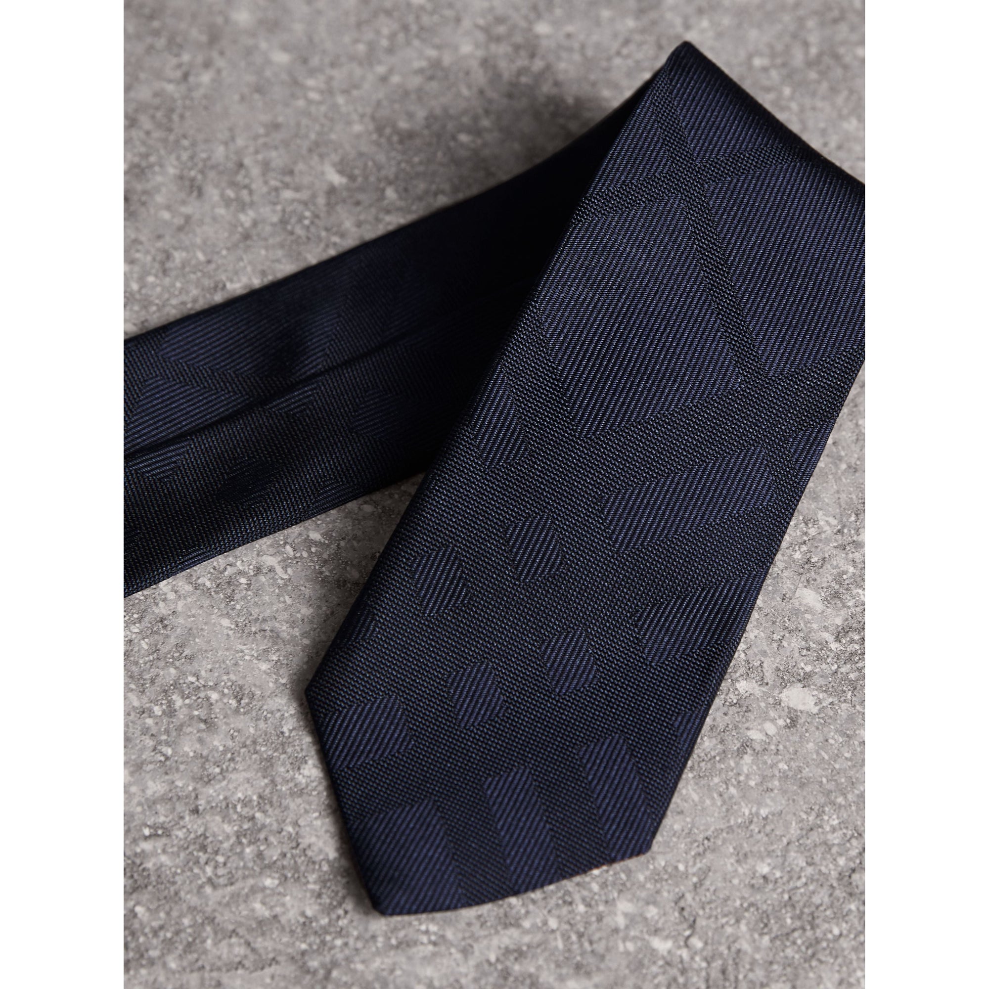 NAVY Cravate étroite en soie à motif check