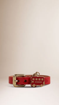 PARADE RED Bracelet en cuir verni avec ornement bus londonien